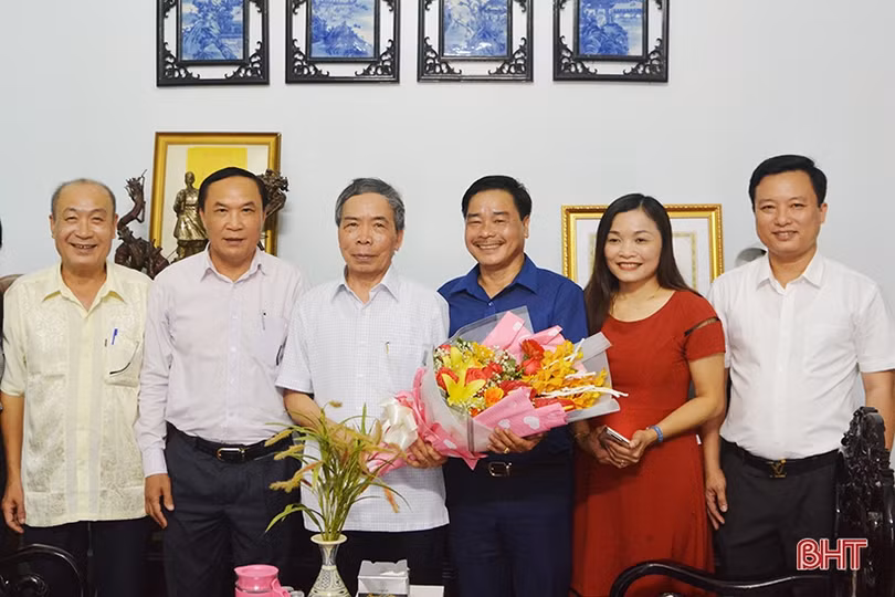 Trưởng ban Tuyên giáo Hà Tĩnh chúc mừng ngày Báo chí cách mạng Việt Nam