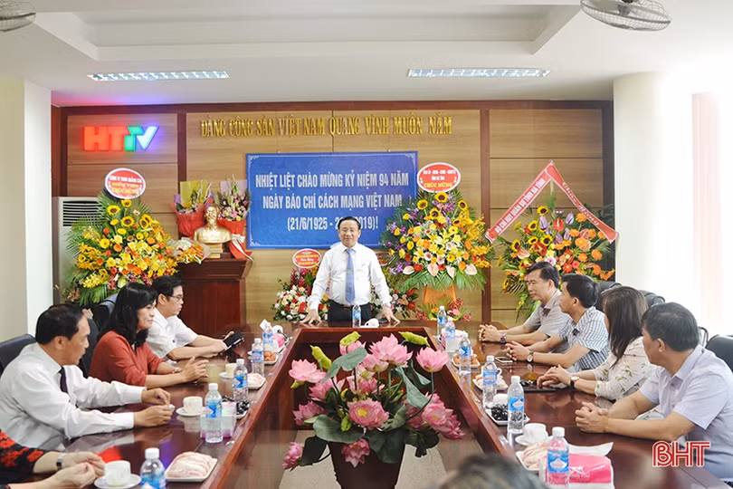 Lãnh đạo tỉnh chúc mừng các cơ quan báo chí Hà Tĩnh