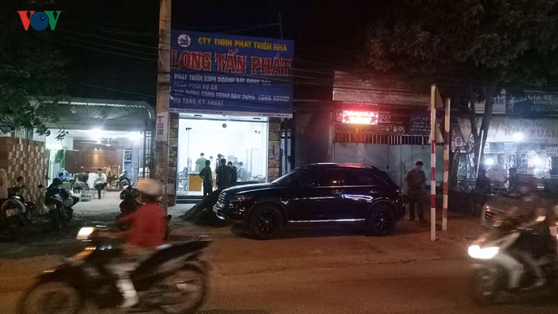 Vụ giang hồ “vây” xe công an: 4 đối tượng bị bắt, đình chỉ 2 cán bộ