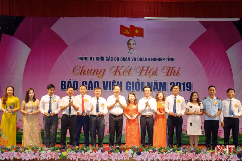 13 thí sinh các cơ quan và doanh nghiệp Hà Tĩnh thi báo cáo viên giỏi