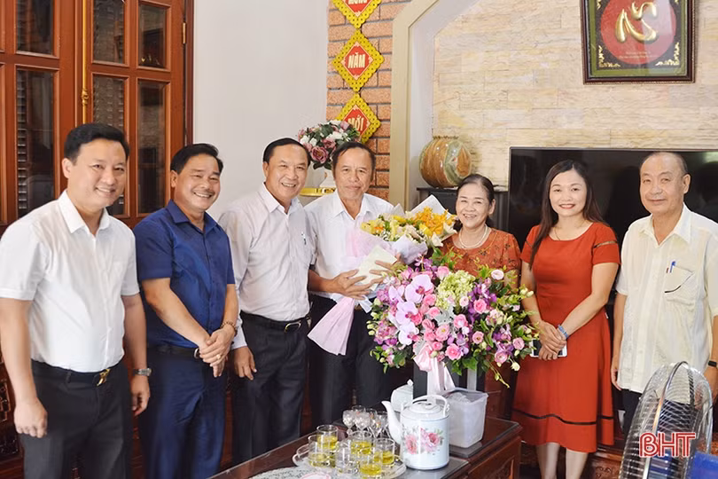 Trưởng ban Tuyên giáo Hà Tĩnh chúc mừng ngày Báo chí cách mạng Việt Nam