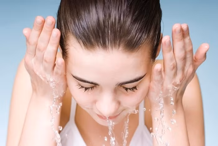 Ngồi điều hòa cả ngày dân văn phòng sợ hãi khô da, “dắt túi” mấy bí quyết sau để khắc phục