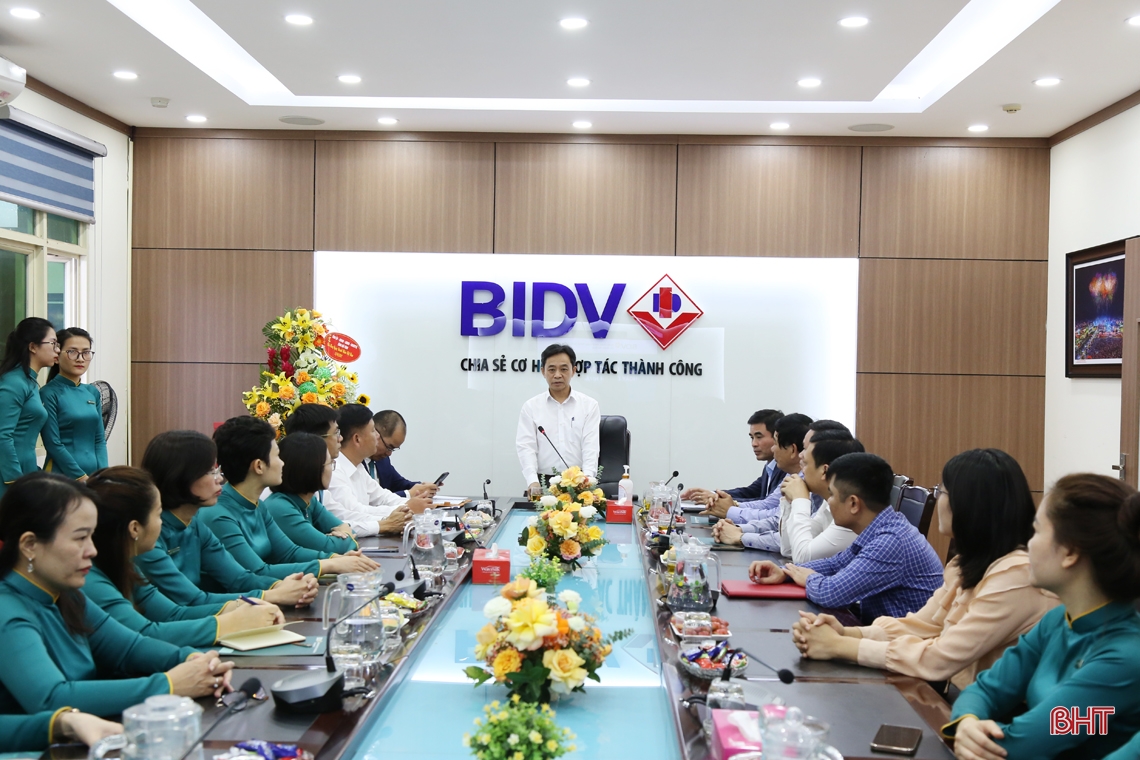 Thường trực Tỉnh ủy Hà Tĩnh chúc mừng các doanh nghiệp, doanh nhân
