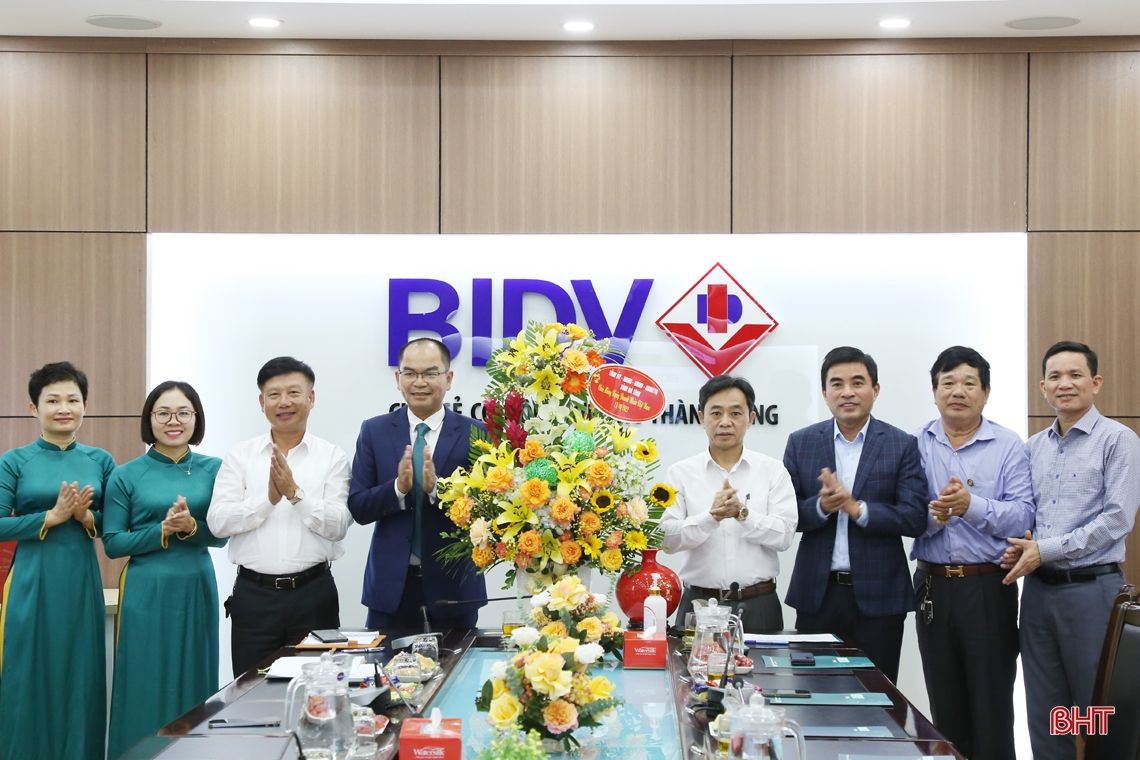 Thường trực Tỉnh ủy Hà Tĩnh chúc mừng các doanh nghiệp, doanh nhân