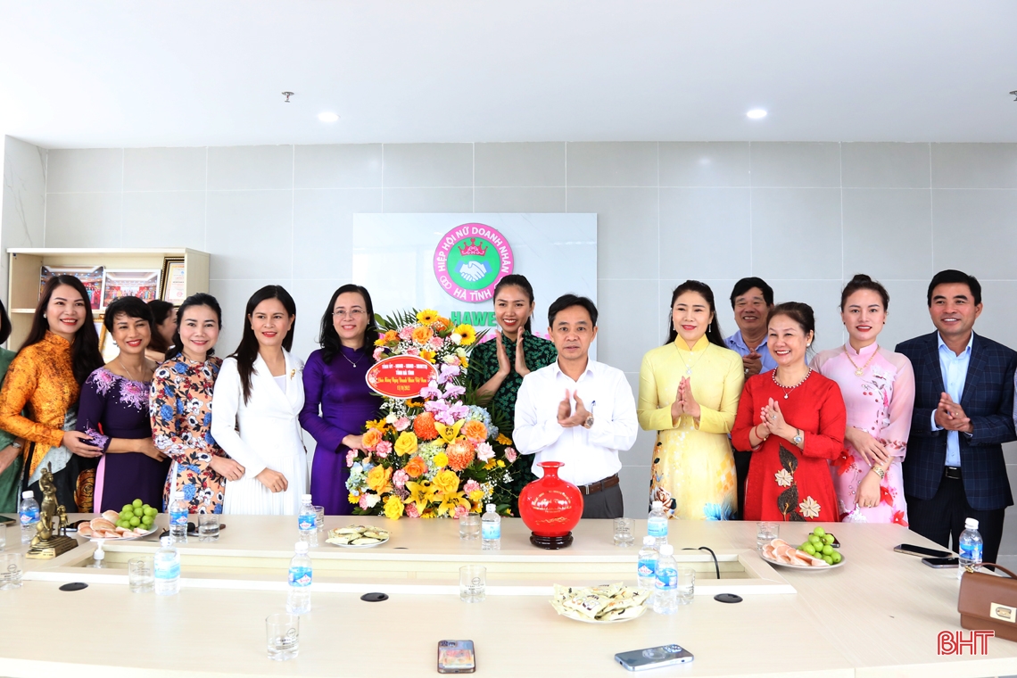 Thường trực Tỉnh ủy Hà Tĩnh chúc mừng các doanh nghiệp, doanh nhân