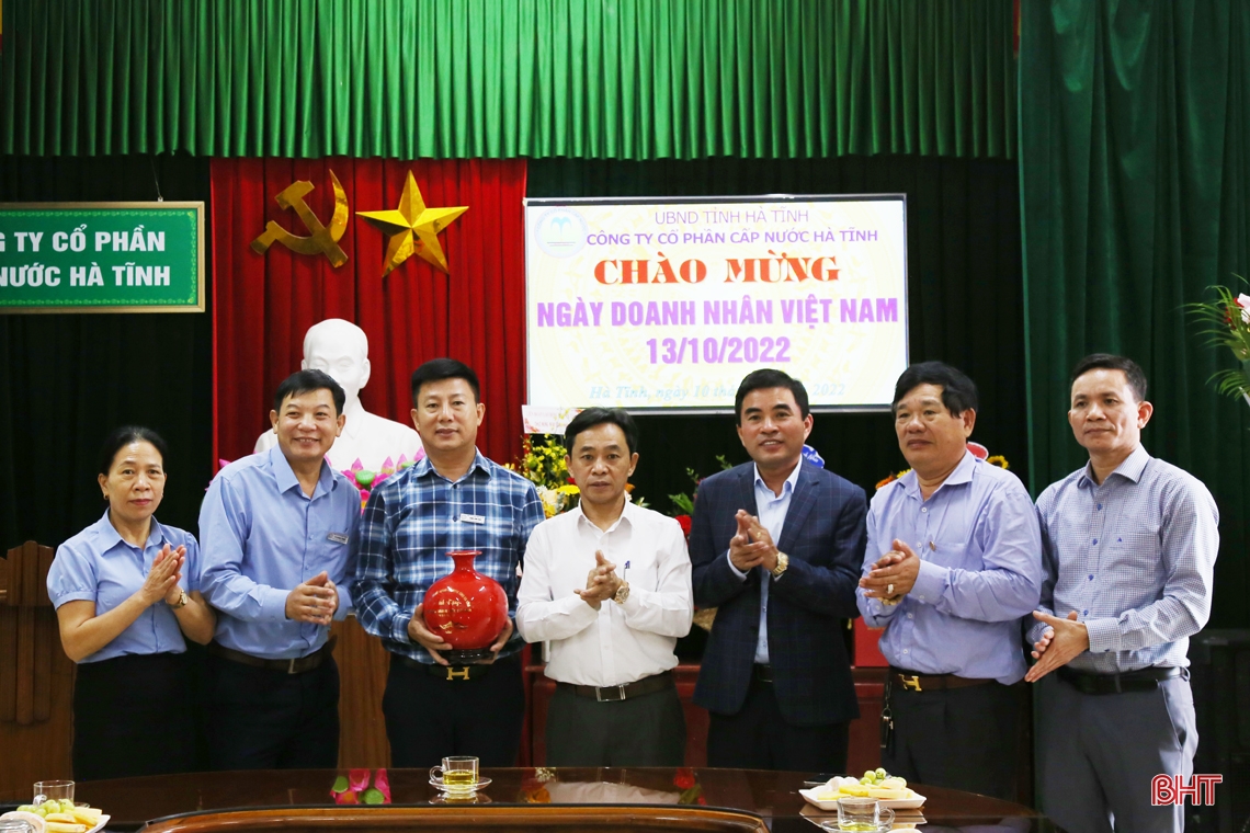 Thường trực Tỉnh ủy Hà Tĩnh chúc mừng các doanh nghiệp, doanh nhân