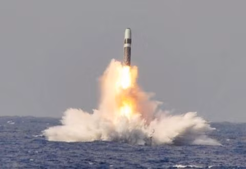 anh phong thang ten lua trident ii d5 vao nuoc my