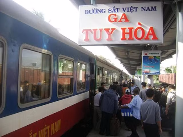 duong sat cong bo 2 so dien thoai duong day nong atgt dip tet