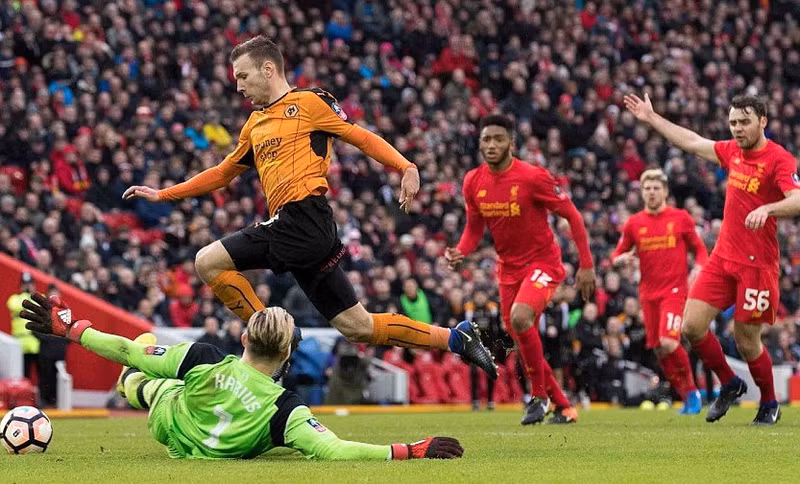 wolves gay soc quat nga liverpool tai anfield