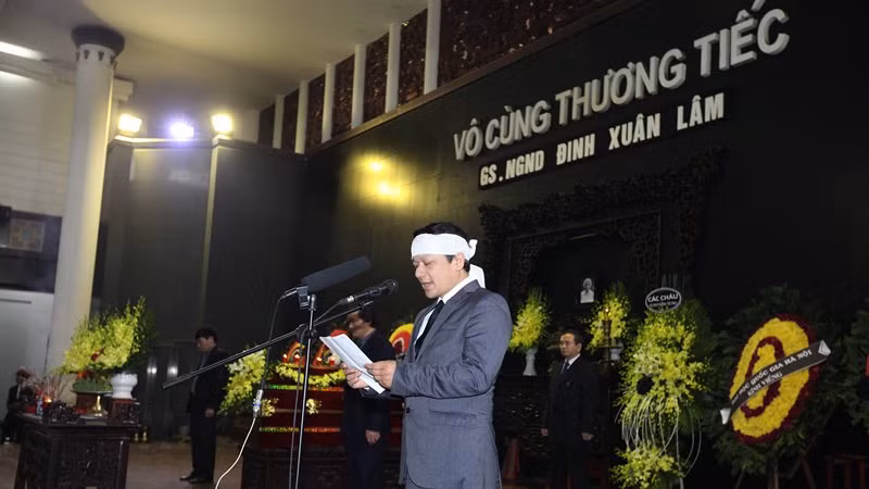 Sáng 30 Tết, rơi nước mắt tiễn đưa GS Đinh Xuân Lâm ảnh 14 sang 30 tet roi nuoc mat tien dua gs dinh xuan lam
