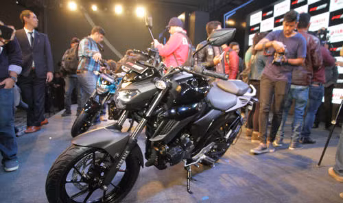 2017 yamaha fz25 len ke gia 39 4 trieu dong