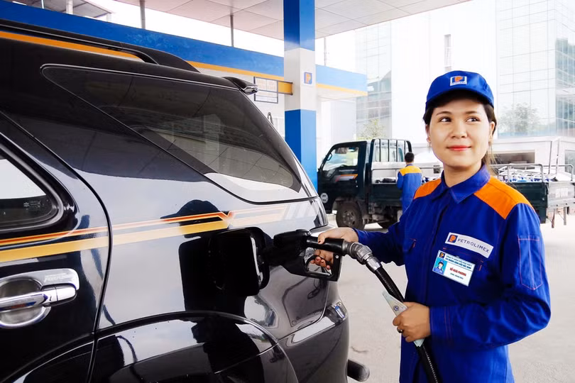 petrolimex chinh thuc kinh doanh 2 loai xang chat luong cao