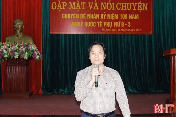 Chia sẻ nghệ thuật giữ gìn mái ấm gia đình với phụ nữ cơ quan khối Đảng