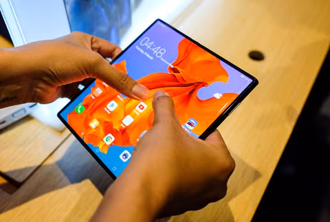 Chi tiết Huawei Mate X màn hình gập vừa về Việt Nam