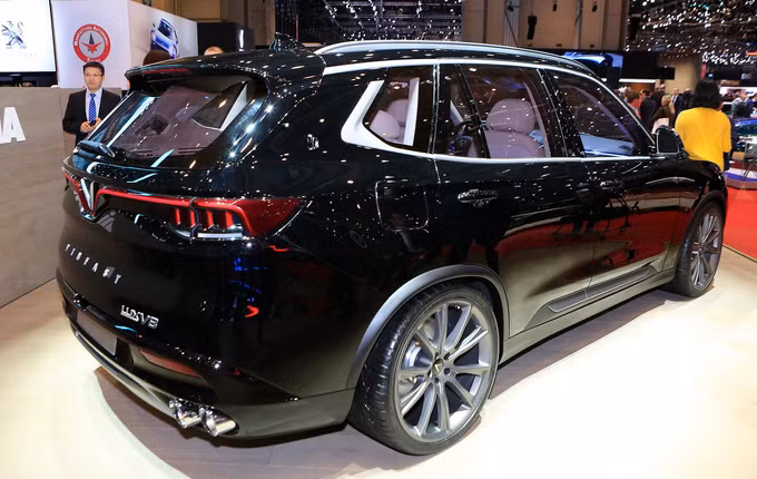 VinFast Lux V8 - SUV hiệu suất cao thương hiệu Việt