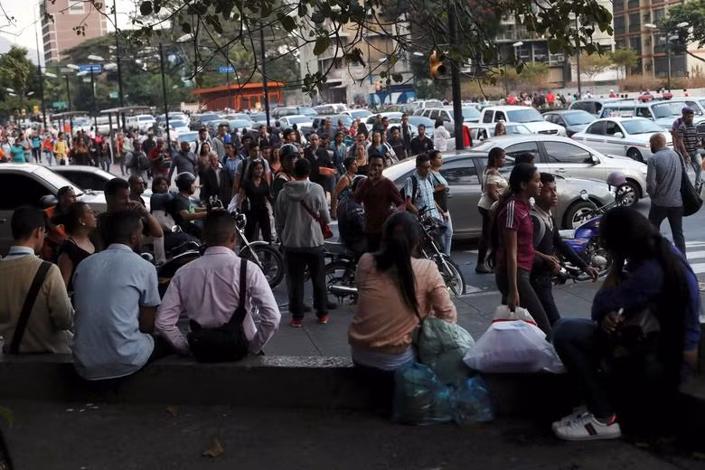 Venezuela chìm trong bóng tối khi có đến 15 trên 23 bang bị mất điện