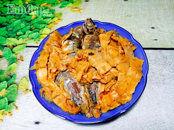 Cá nục kho măng thật ngon, ai cũng gắp không ngừng