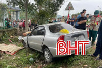Hà Tĩnh: Ôtô tông xe máy, 2 người tử vong 