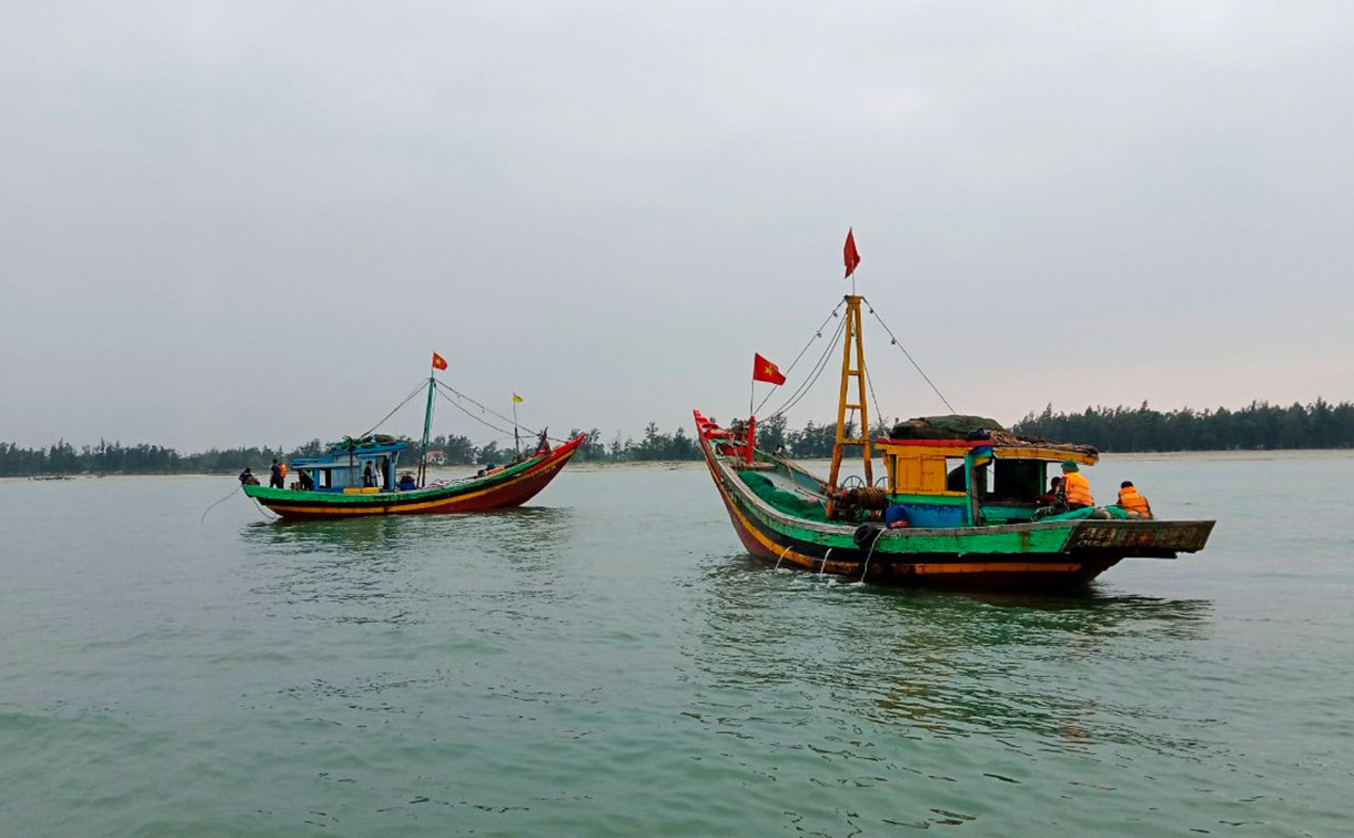 Vấn nạn tàu giã cào trên vùng biển Hà Tĩnh (bài 1): Khai thác tận diệt và hậu quả của việc giành giật ngư trường