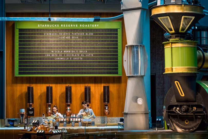Bên trong cửa hàng Starbucks đầu tiên mở cửa tại Italy