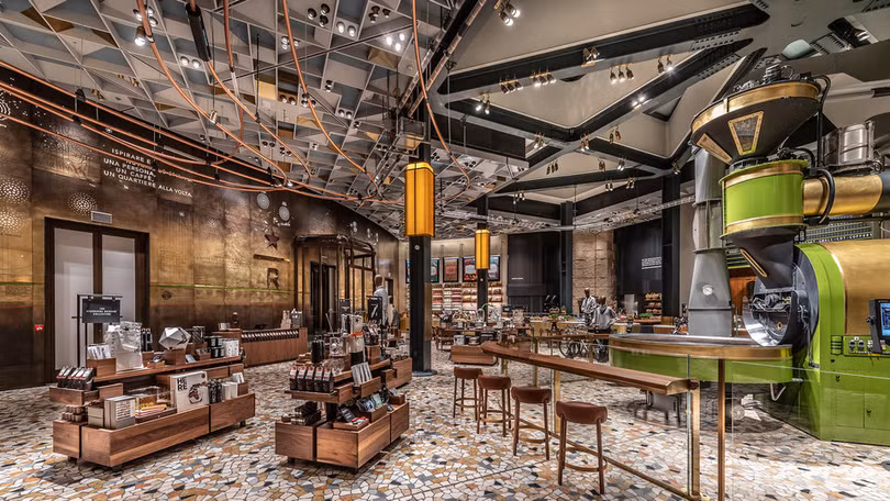 Bên trong cửa hàng Starbucks đầu tiên mở cửa tại Italy