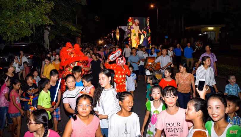 Những mùa trăng nhiệm màu…