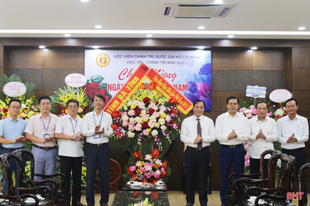 Lãnh đạo Hà Tĩnh chúc mừng Học viện Chính trị Quốc gia Hồ Chí Minh