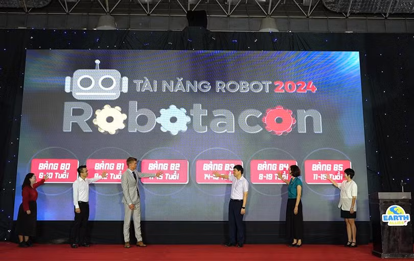 Hình Robotacon 6a.JPG