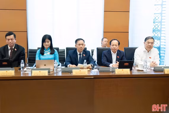 Đoàn ĐBQH tỉnh Hà Tĩnh đề xuất giải pháp nâng cao hiệu quả quản lý bưu chính, đo lường