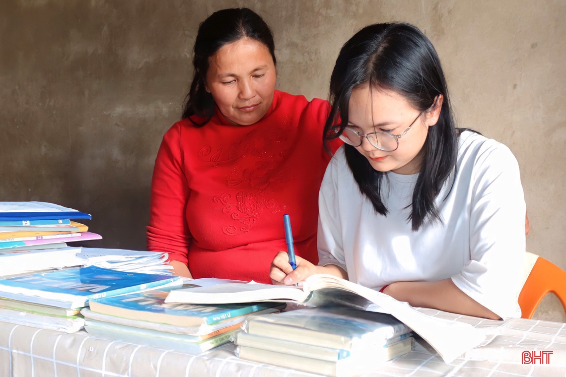 Cô học trò nghèo Hà Tĩnh và hành trình chinh phục giải nhất HSG quốc gia