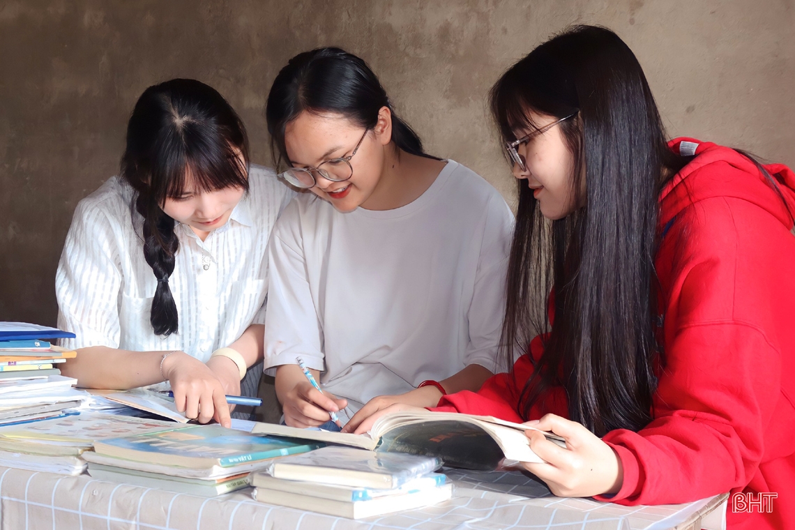 Cô học trò nghèo Hà Tĩnh và hành trình chinh phục giải nhất HSG quốc gia
