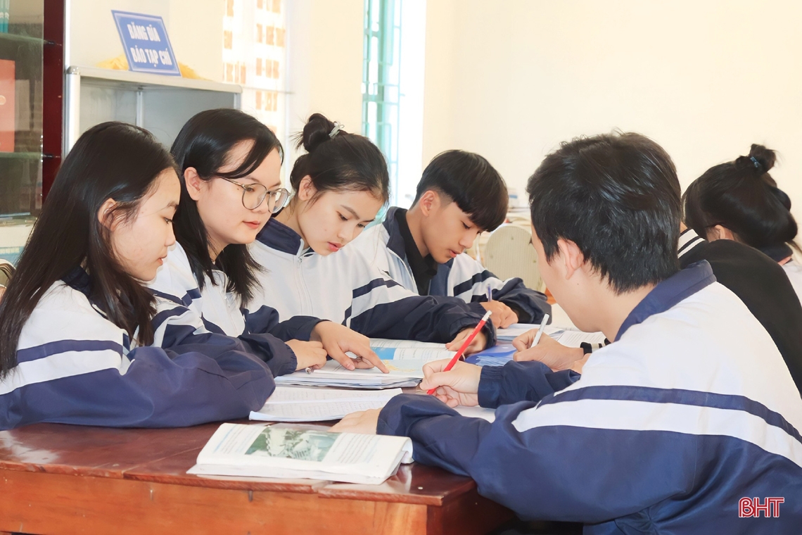 Cô học trò nghèo Hà Tĩnh và hành trình chinh phục giải nhất HSG quốc gia