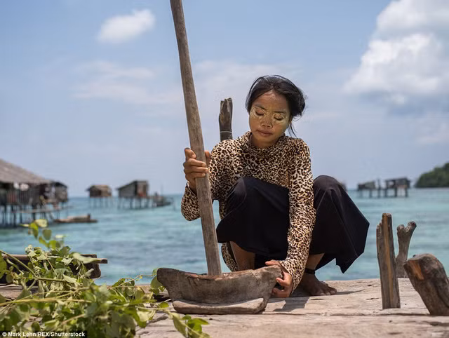bo toc nguoi ca va cuoc song lenh denh khong quoc tich
