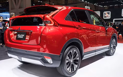 mitsubishi eclipse cross tan binh suv canh tranh toyota c hr