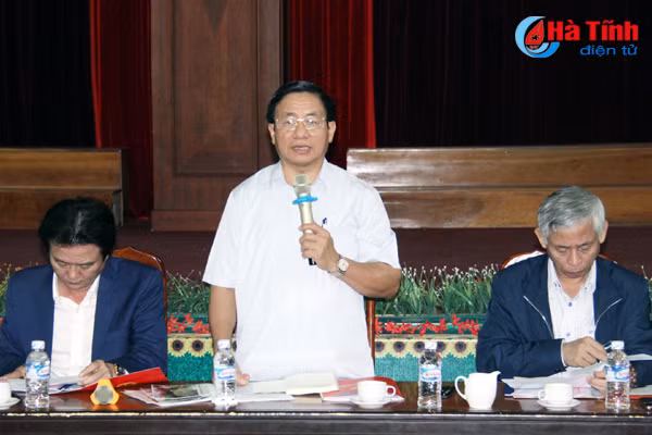 nghi xuan phai phan dau som tro thanh trung tam kt xh bac ha tinh