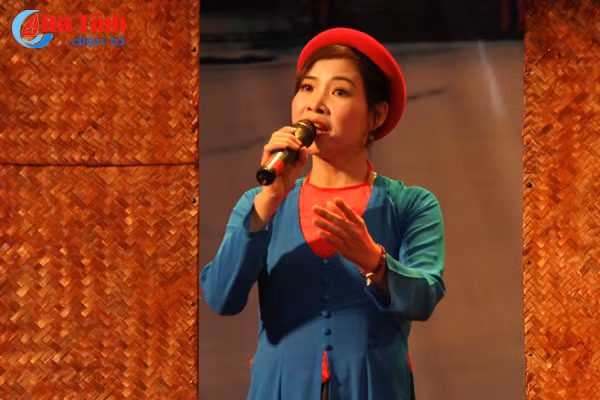 photo dac sac lien hoan tieng hat dan ca hoc duong nghi xuan