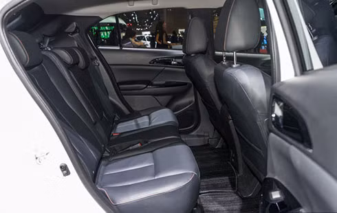 mitsubishi eclipse cross tan binh suv canh tranh toyota c hr