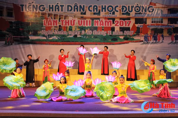 photo dac sac lien hoan tieng hat dan ca hoc duong nghi xuan