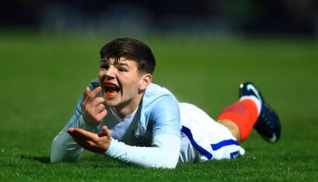 chau trai gerrard ghi ban giup u17 anh ha bo dao nha