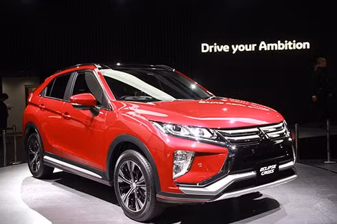 mitsubishi eclipse cross tan binh suv canh tranh toyota c hr