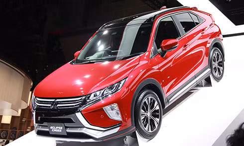 mitsubishi eclipse cross tan binh suv canh tranh toyota c hr