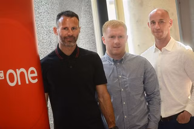 ryan giggs va paul scholes sap ghe tham viet nam