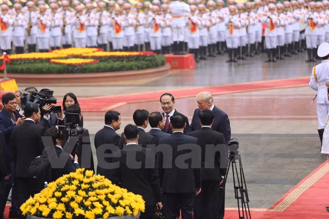 chu tich nuoc chu tri le don chinh thuc tong thong donald trump