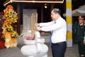 Đồng chí Phạm Gia Túc dâng hương tại Khu di tích lịch sử Bãi Dừa