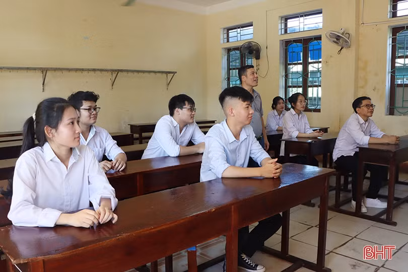 Vượt khó vươn lên, nam sinh xứ Cẩm trở thành á khoa khối A00 của Hà Tĩnh