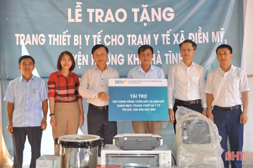 BIDV Hà Tĩnh tài trợ xe cứu thương, thiết bị y tế cho các địa phương