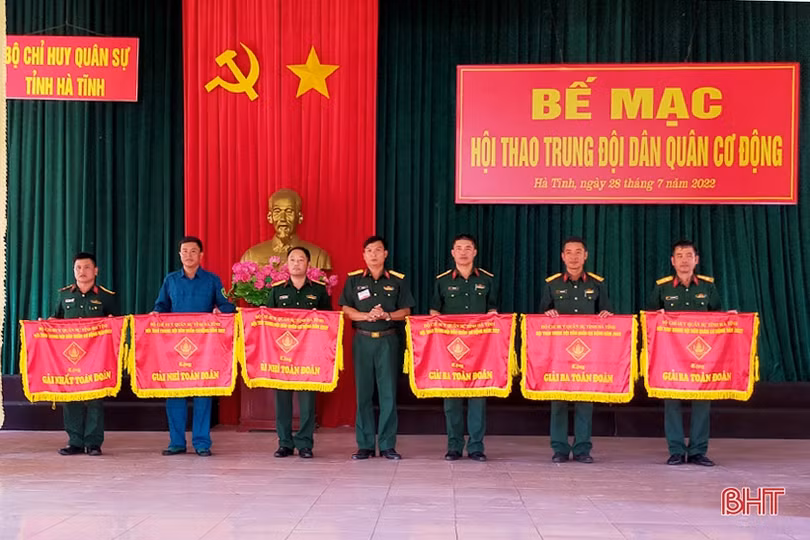Trung đội Dân quân cơ động thị trấn Vũ Quang nhất hội thao toàn tỉnh năm 2022