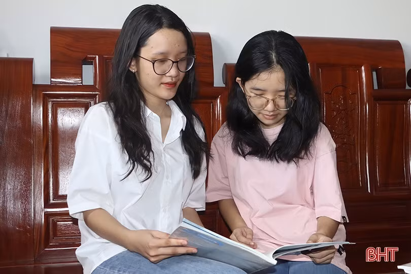 Hành trình chinh phục ngôi vị thủ khoa khối D03 toàn quốc của nữ sinh Hà Tĩnh