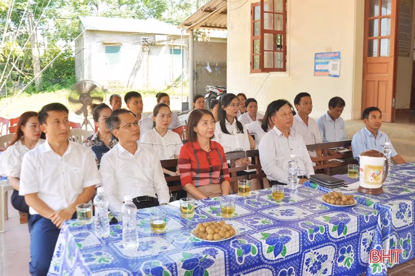 BIDV Hà Tĩnh tài trợ xe cứu thương, thiết bị y tế cho các địa phương