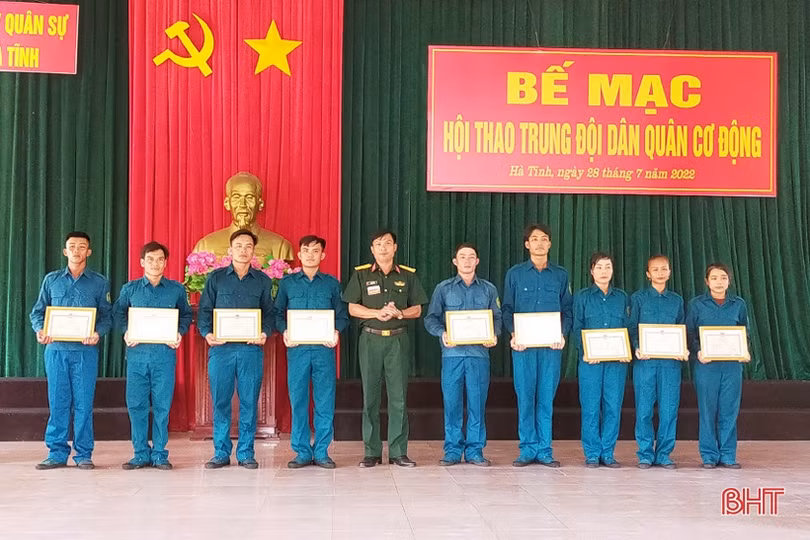 Trung đội Dân quân cơ động thị trấn Vũ Quang nhất hội thao toàn tỉnh năm 2022